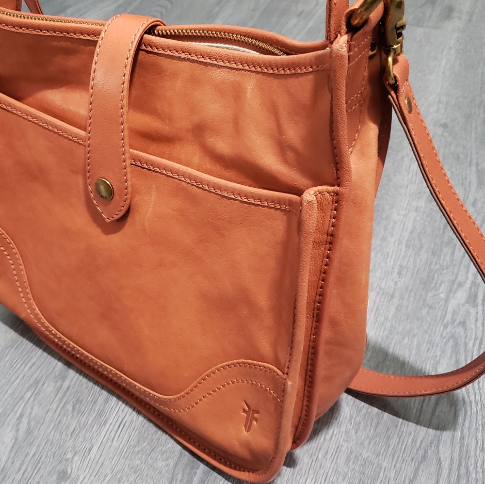Frye Brand New Leather Madison North/South - Picture 6 of 8